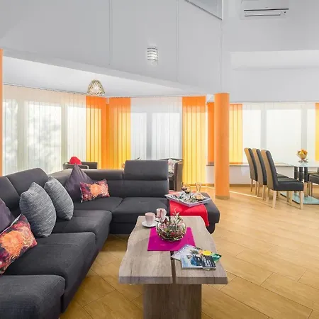 Gorgeous In With Wifi Holiday home