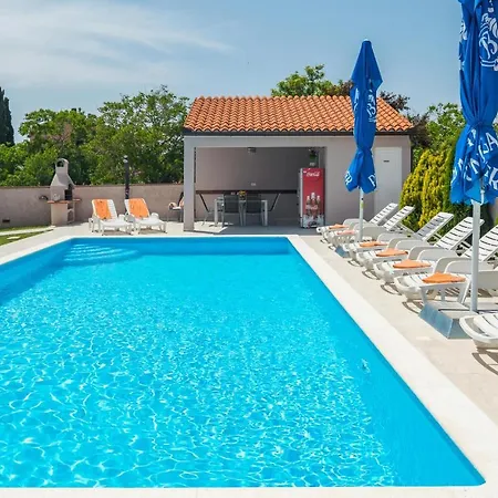 Gorgeous In Valtura With Wifi Будинок відпочинку