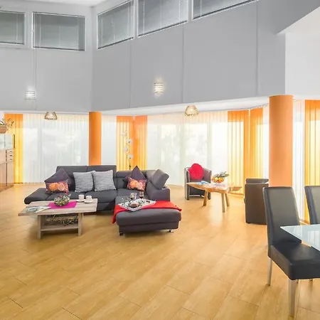 Ferienhaus Lovely In *