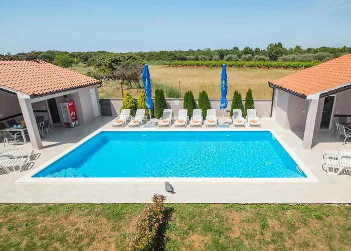 Vikendica Gorgeous In With Wifi Valtura