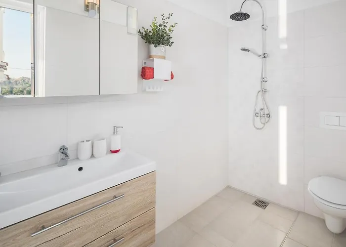 Vikendica Gorgeous In With Wifi Valtura