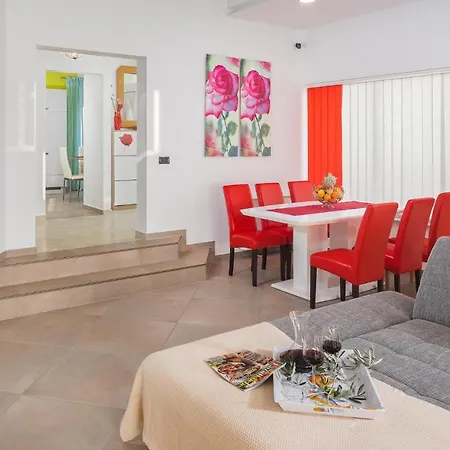 Gorgeous In Valtura With Wifi Dom wakacyjny *